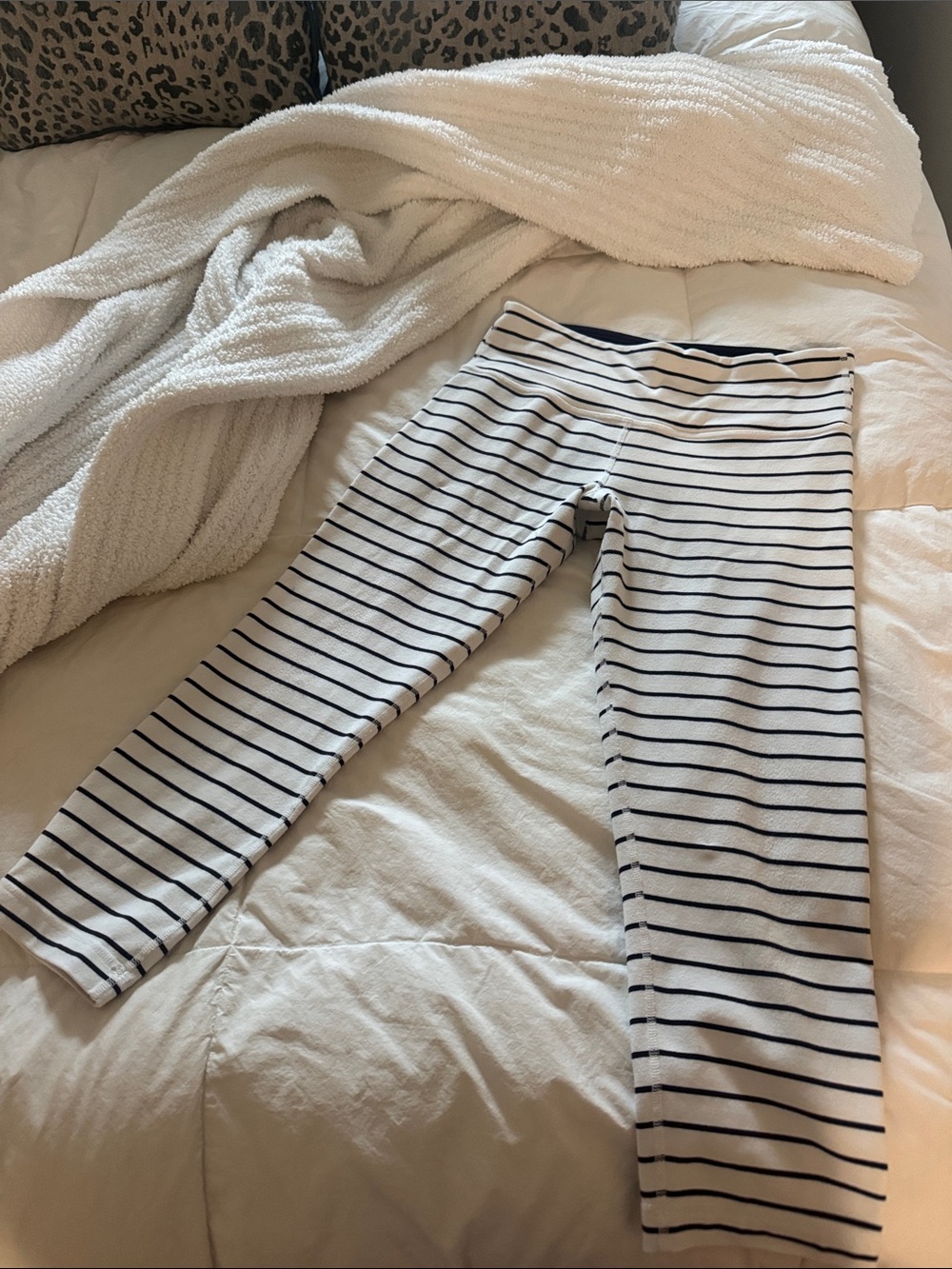 Lululemon Striped Capris🍋 - Picture 2 of 4